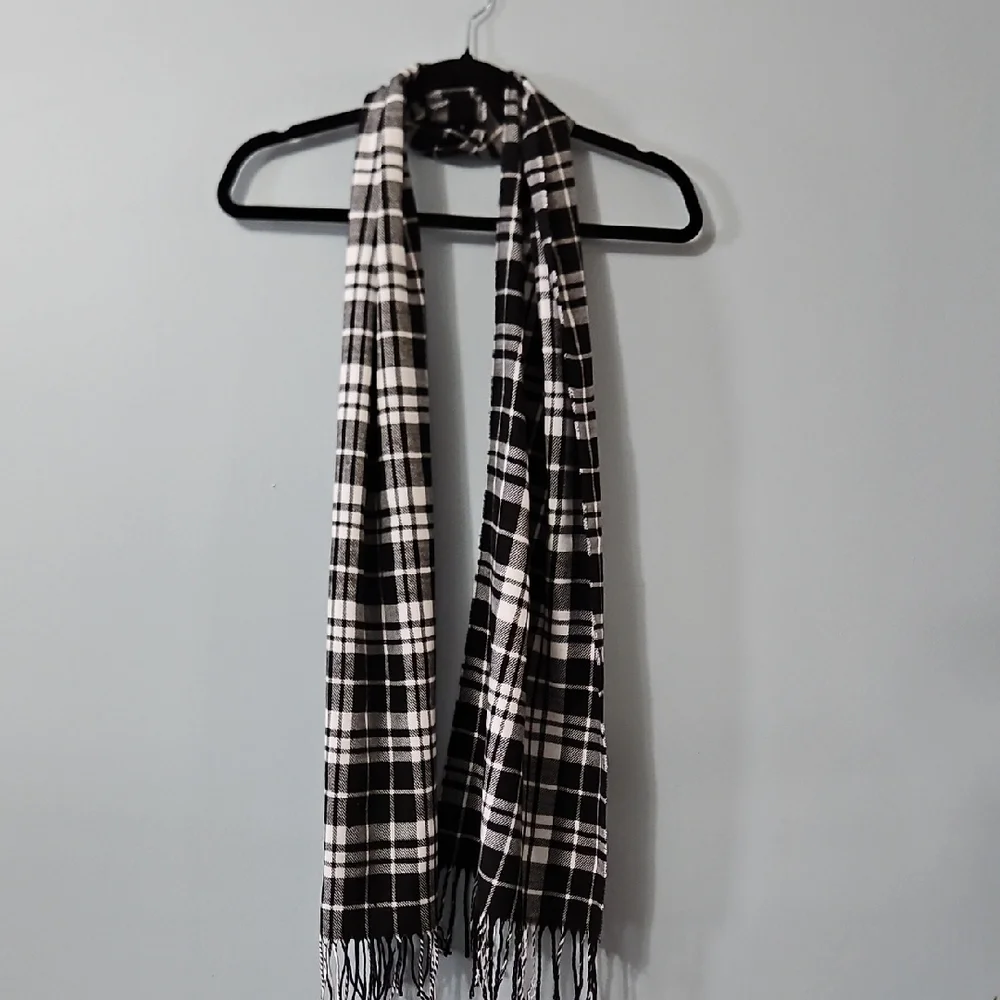 Trezo Black and White Long Blanket Style Plaid Scarf 12.5x72